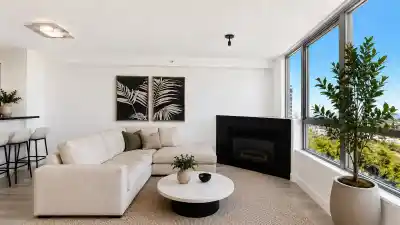 2009 63 KEEFER PLACE, Vancouver BC V6B 6N6