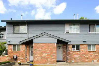10 10736 GUILDFORD DRIVE, Surrey BC V3R 1W6