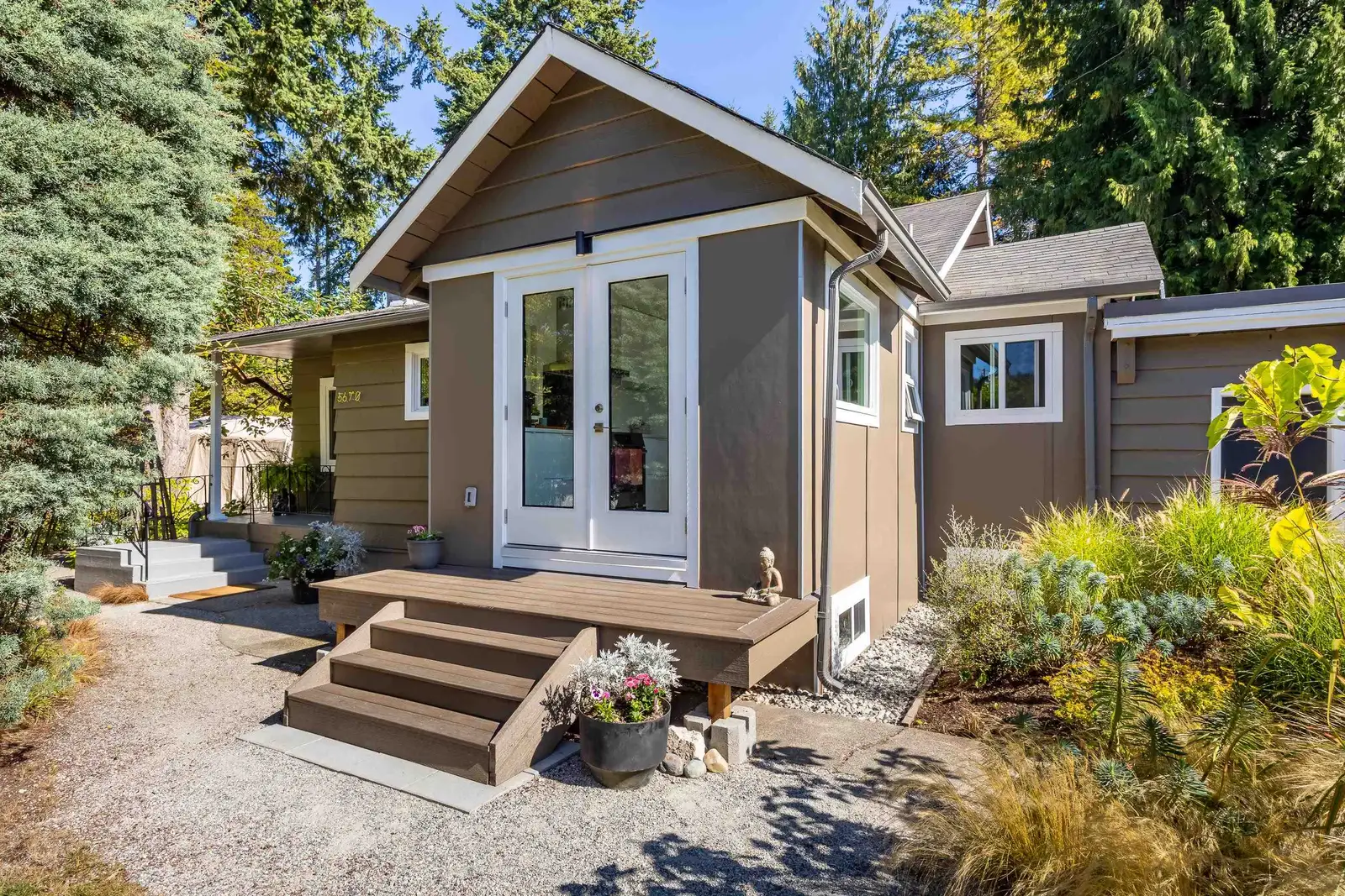 5670 TRIDENT AVENUE, Sechelt BC V7Z 2P4