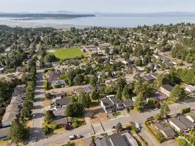 15918 RUSSELL AVENUE, White Rock BC V4B 2S4