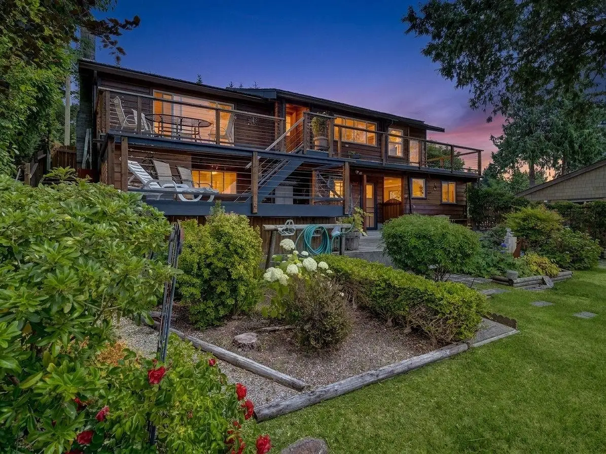 4717 LAUREL AVENUE, Sechelt BC V7Z 0E7