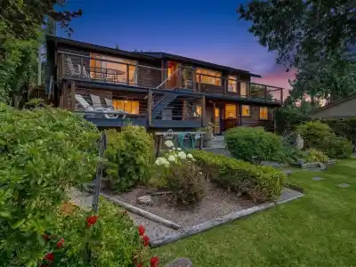4717 LAUREL AVENUE, Sechelt BC V7Z 0E7