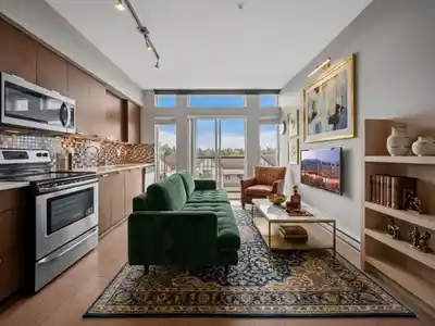 301 4372 FRASER STREET, Vancouver BC V5V 4G3