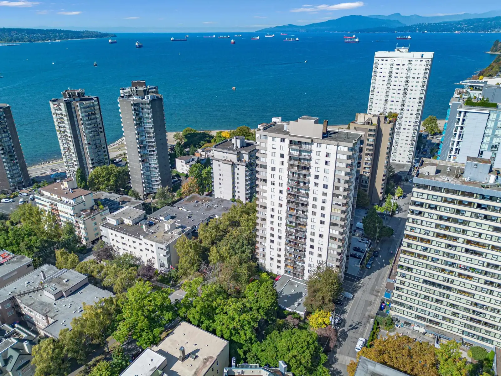 906 1251 CARDERO STREET, Vancouver BC V6G 2H9