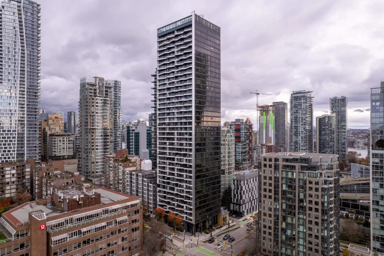 708 889 PACIFIC STREET, Vancouver BC V6Z 1C3