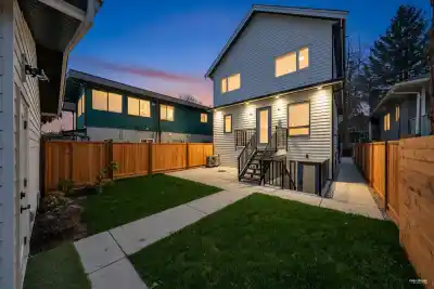 2713 CHEYENNE AVENUE, Vancouver BC V5R 4R5