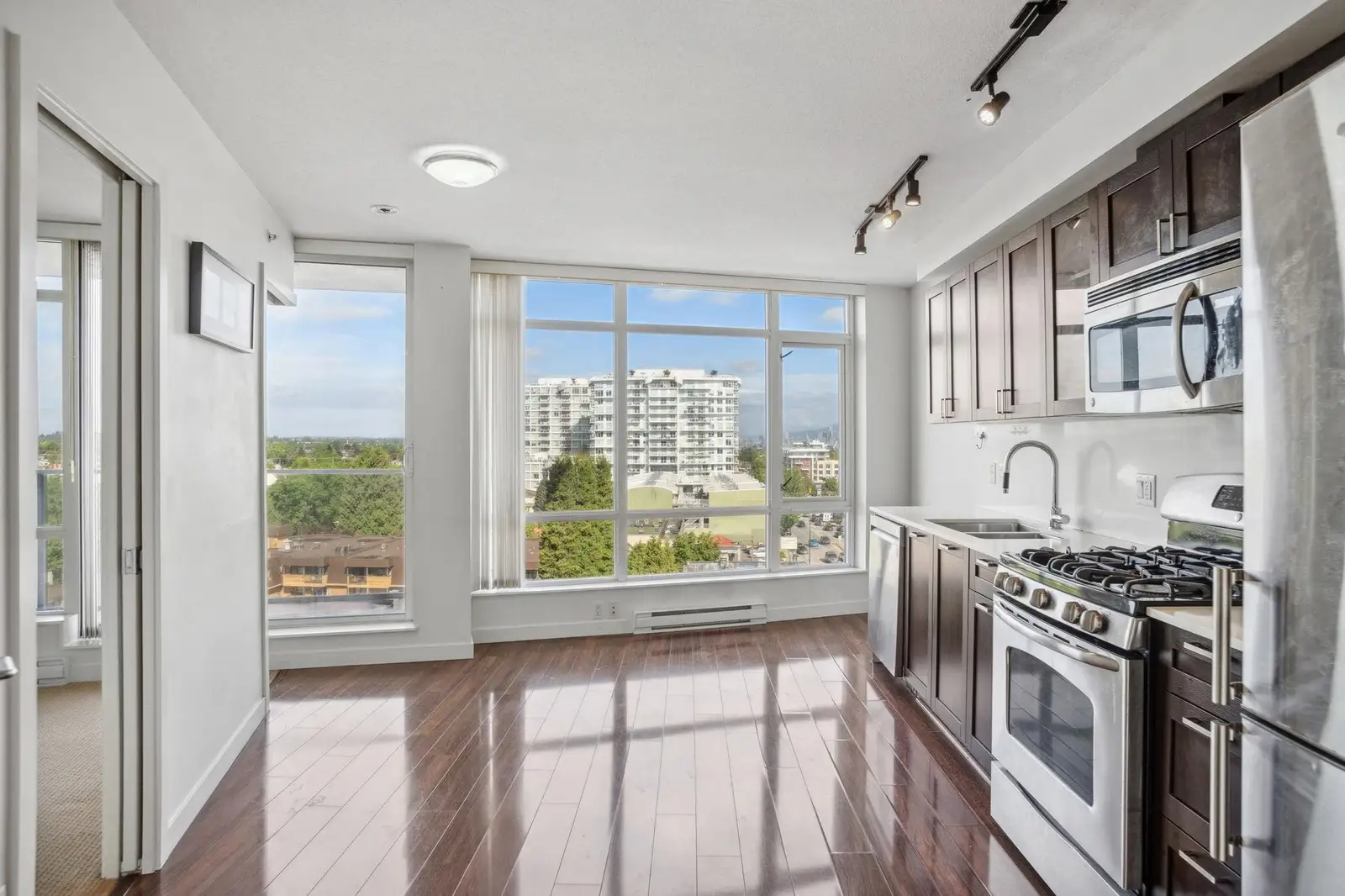 810 4815 ELDORADO MEWS, Vancouver BC V5R 0B2