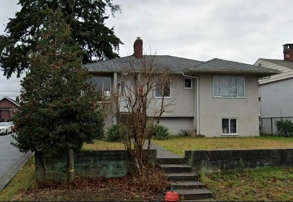 3507 MONMOUTH AVENUE, Vancouver BC V5R 5S1