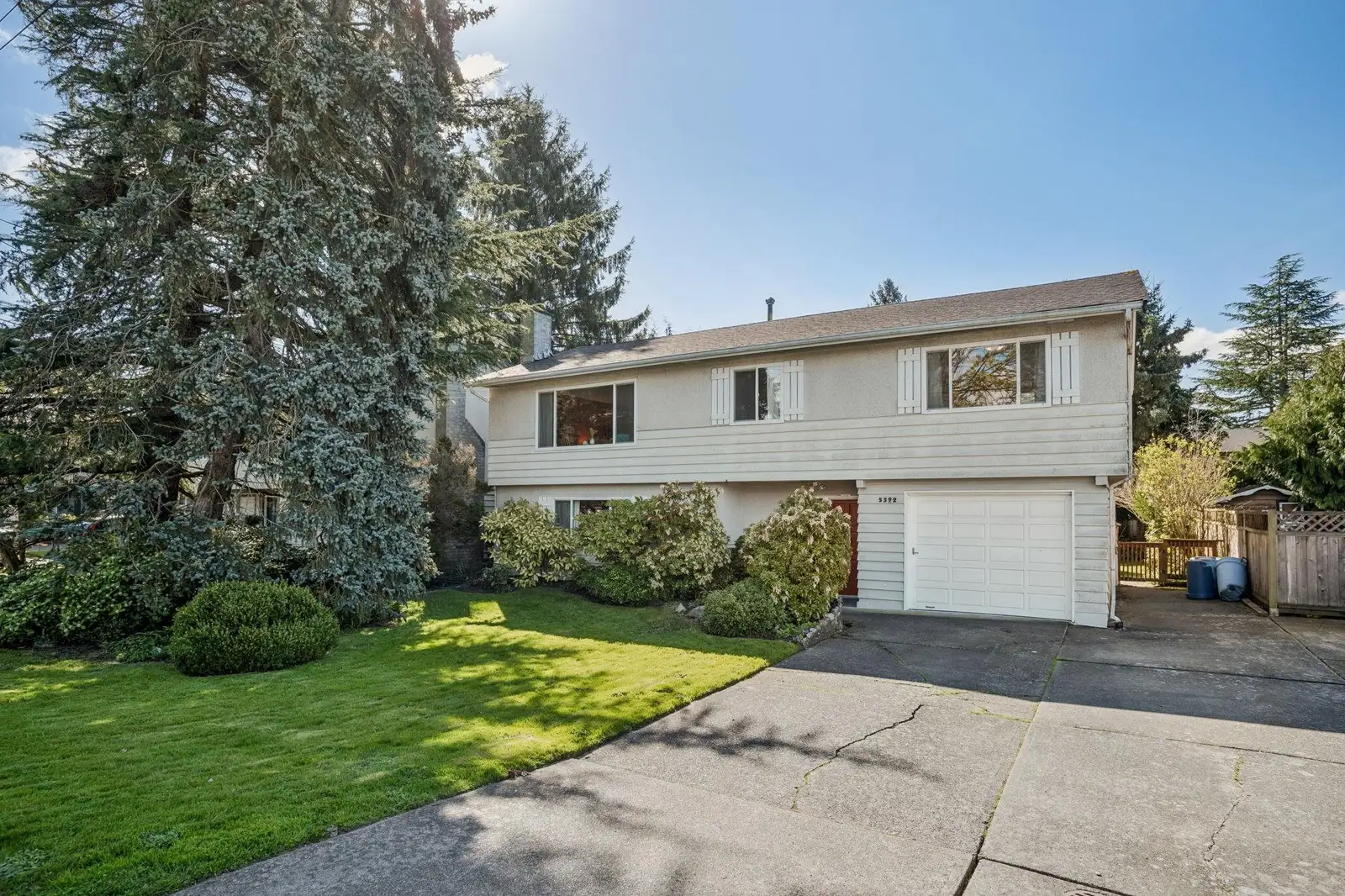 5392 MAPLE CRESCENT, Delta BC V4K 1G2
