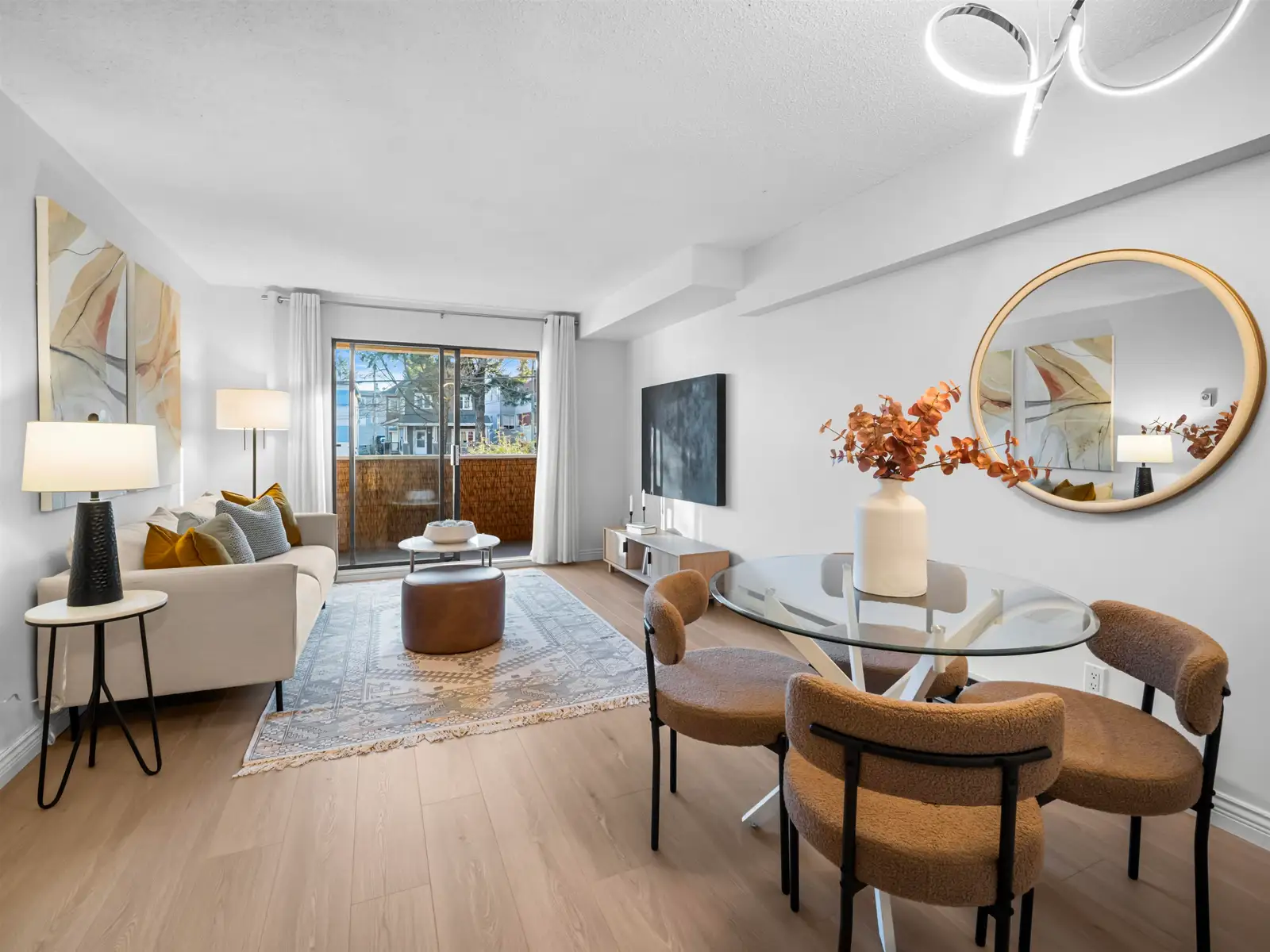 313 975 E BROADWAY, Vancouver BC V5T 1Y3