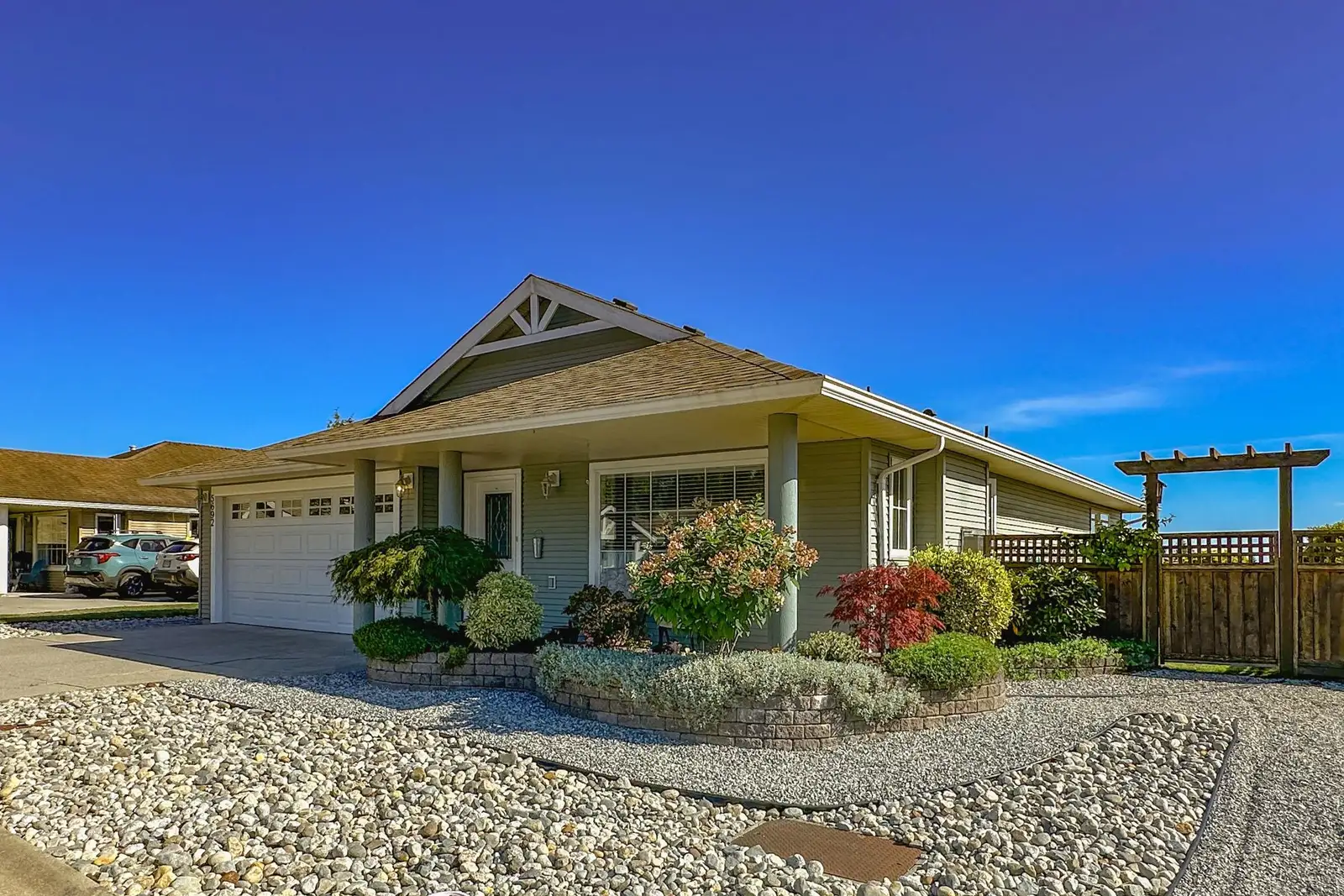 5692 LOUISE WAY, Sechelt BC V7Z 0N5