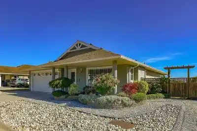 5692 LOUISE WAY, Sechelt BC V7Z 0N5