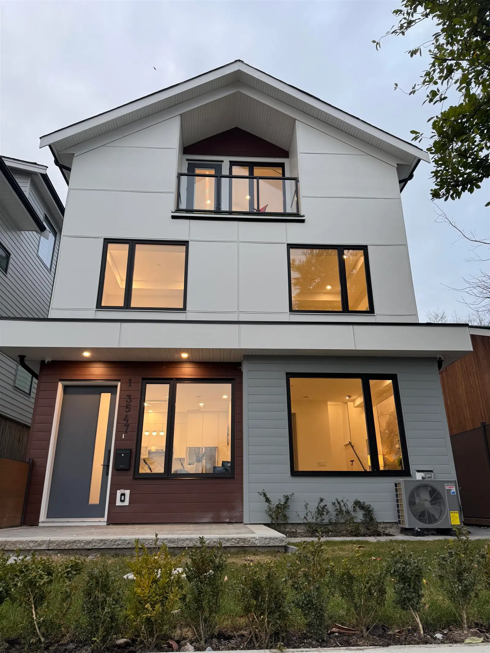 1 3547 E GEORGIA STREET, Vancouver BC V5K 2L9