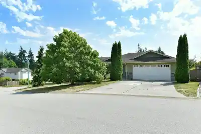 6317 SAMRON ROAD, Sechelt BC V7Z 0N6