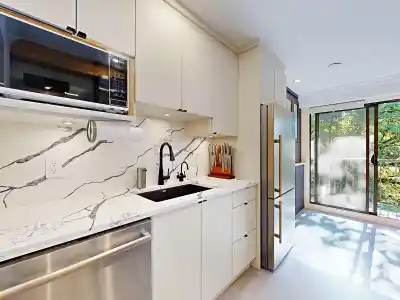 204 252 W 2ND STREET, North Vancouver BC V7M 1C8