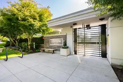 101 988 KEITH ROAD, West Vancouver BC V7T 1M3