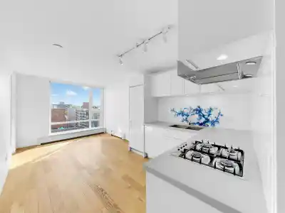 1608 188 KEEFER STREET, Vancouver BC V6A 0E3