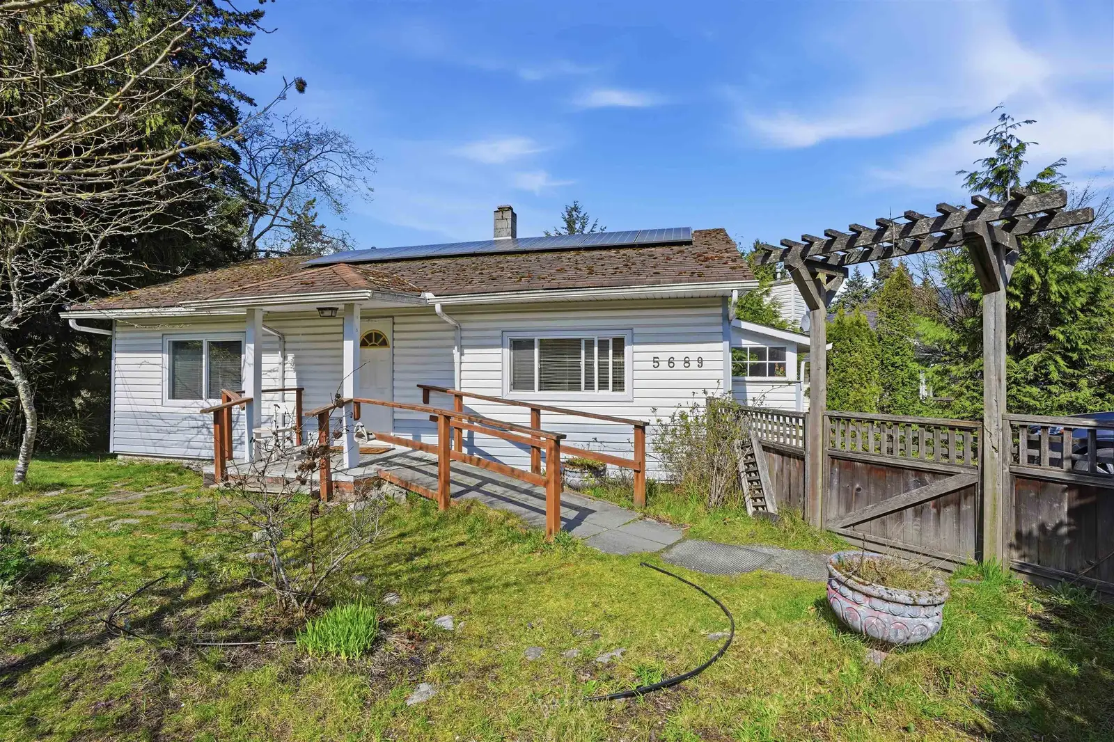 5689 PORPOISE BAY ROAD, Sechelt BC V0N 1V0
