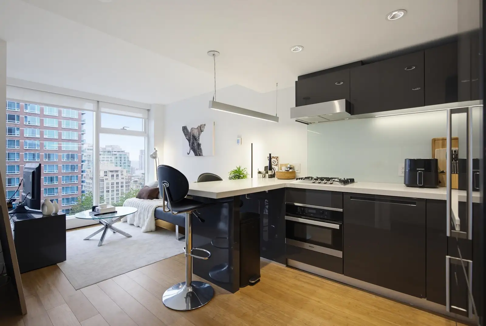 1611 777 RICHARDS STREET, Vancouver BC V6B 0M6