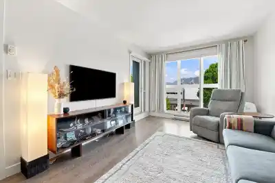 323 1588 E HASTINGS STREET, Vancouver BC V5L 0B8