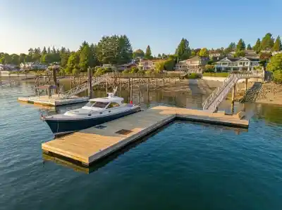 588 LOWRY LANE, North Vancouver BC V7G 1R3