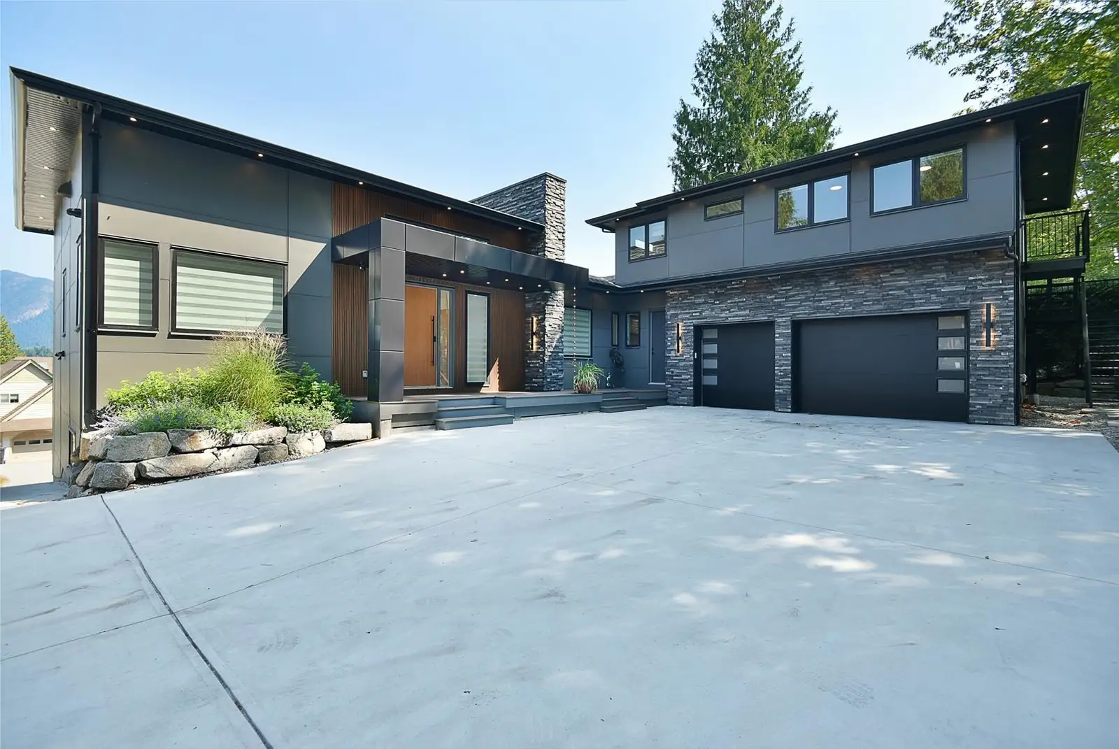 6553-6555 N GALE AVENUE, Sechelt BC V7Z 0L1
