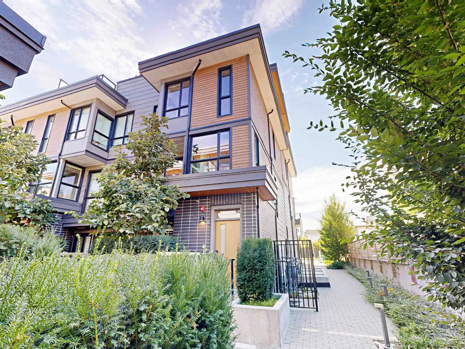 3930 DUMFRIES STREET, Vancouver BC V5N 0J1
