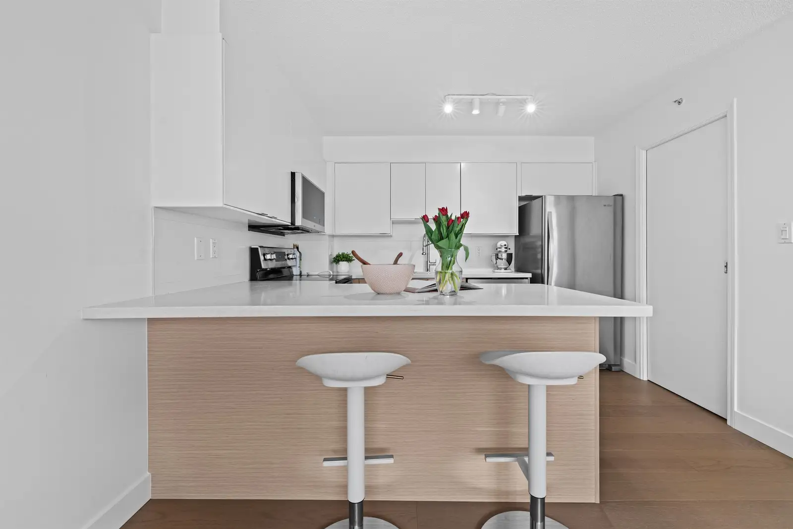204 1633 W 8TH AVENUE, Vancouver BC V6J 5H7