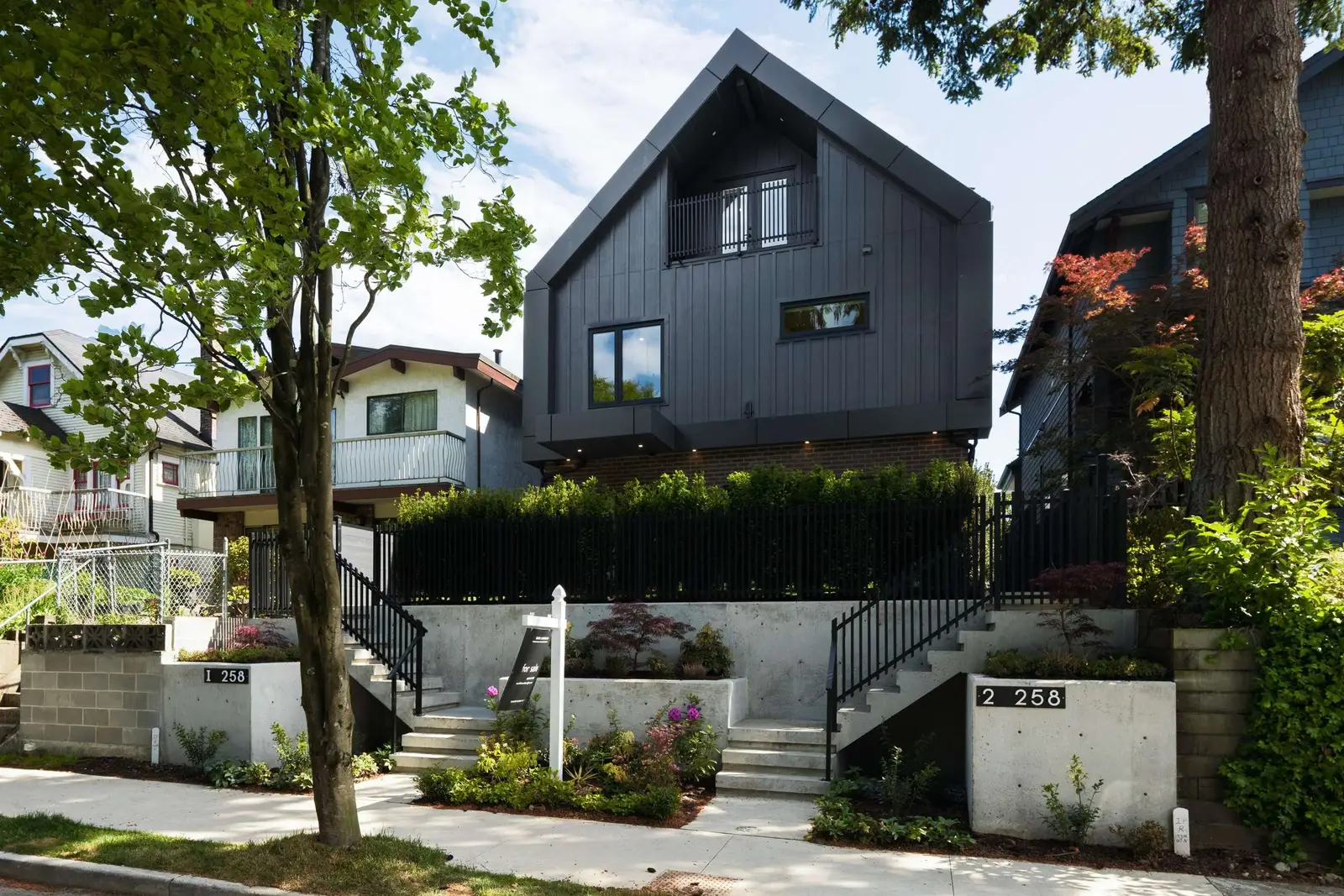 2 258 E 19 AVENUE, Vancouver BC V5V 1J2