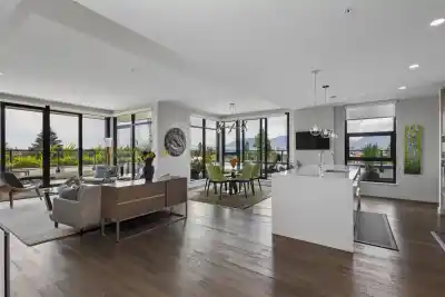 601 4427 CAMBIE STREET, Vancouver BC V5Z 2Y8