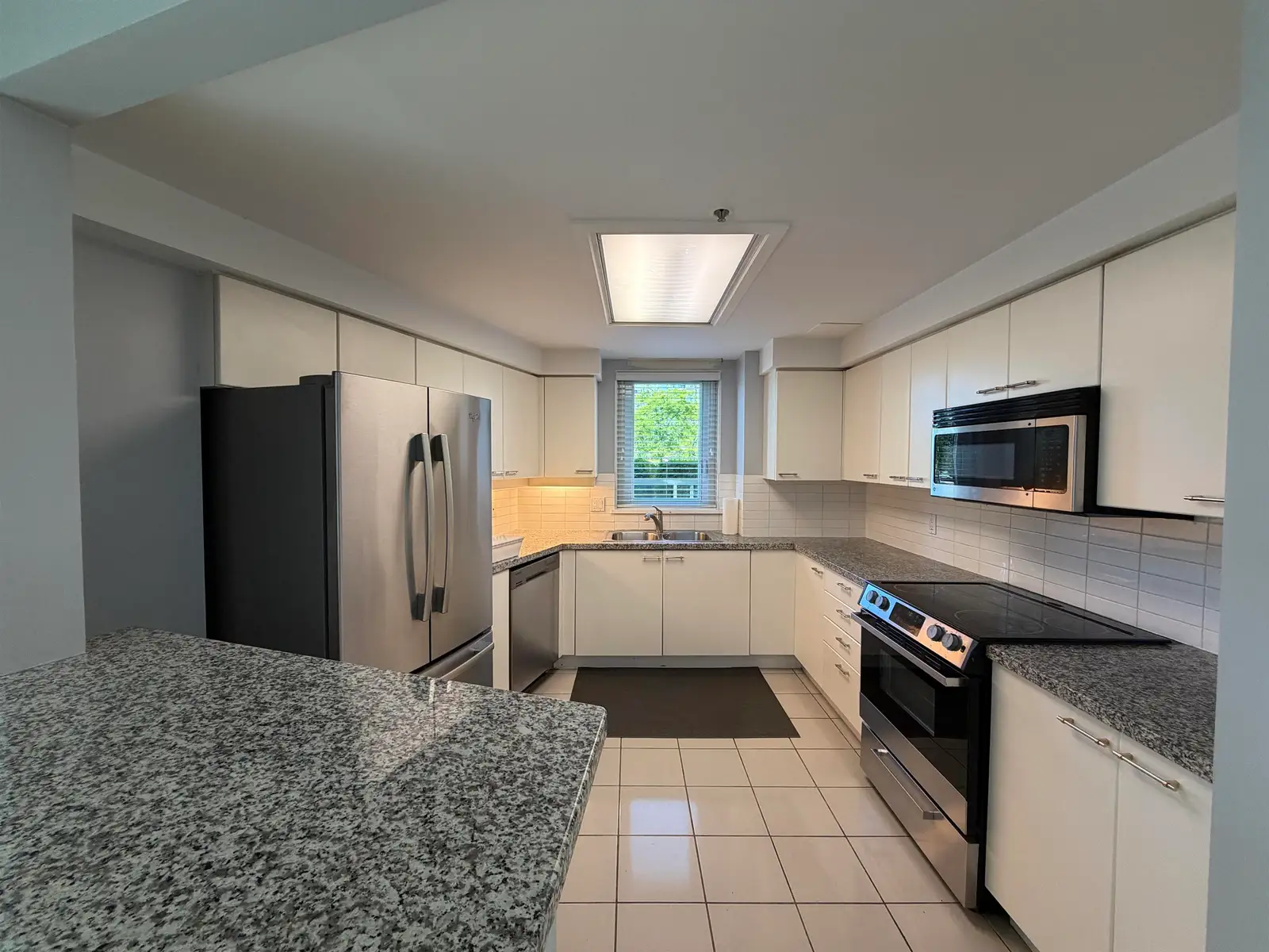 105 388 DRAKE STREET, Vancouver BC V6B 6A8
