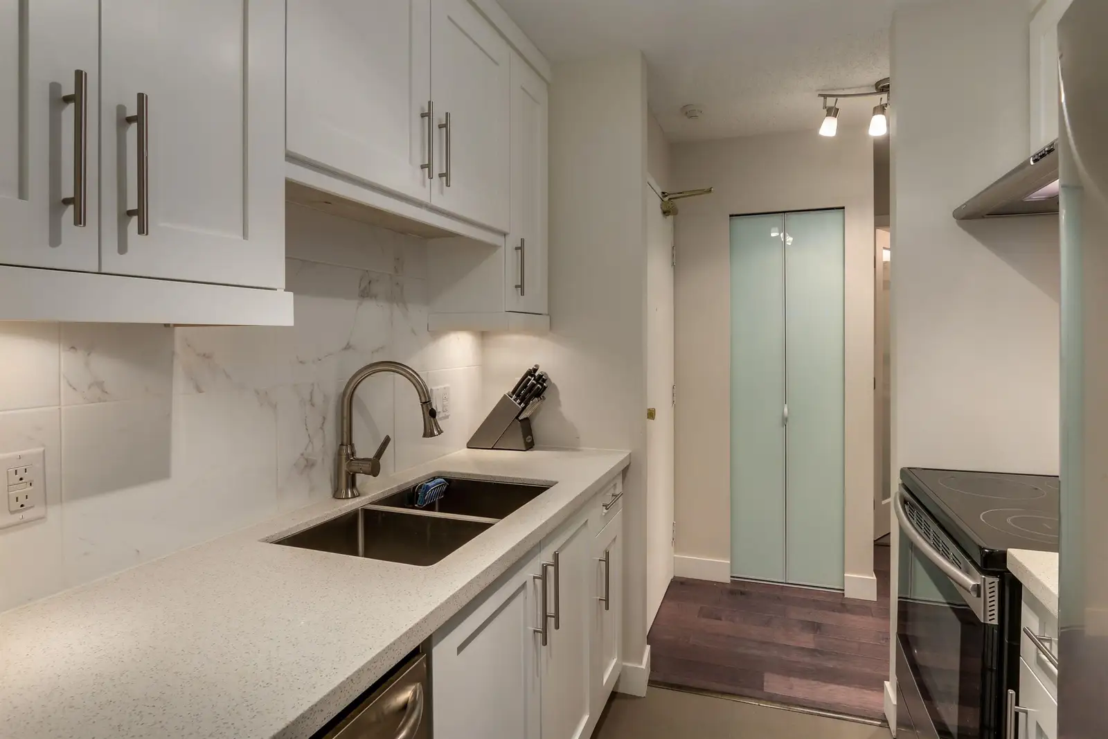 203 1611 E 3RD AVENUE, Vancouver BC V5N 1H1