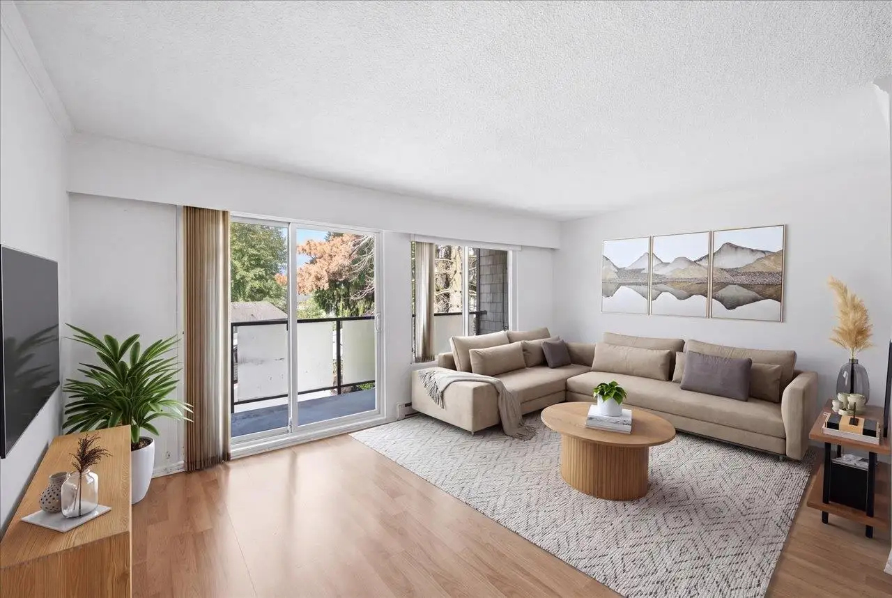 202 212 FORBES AVENUE, North Vancouver BC V7M 3E5