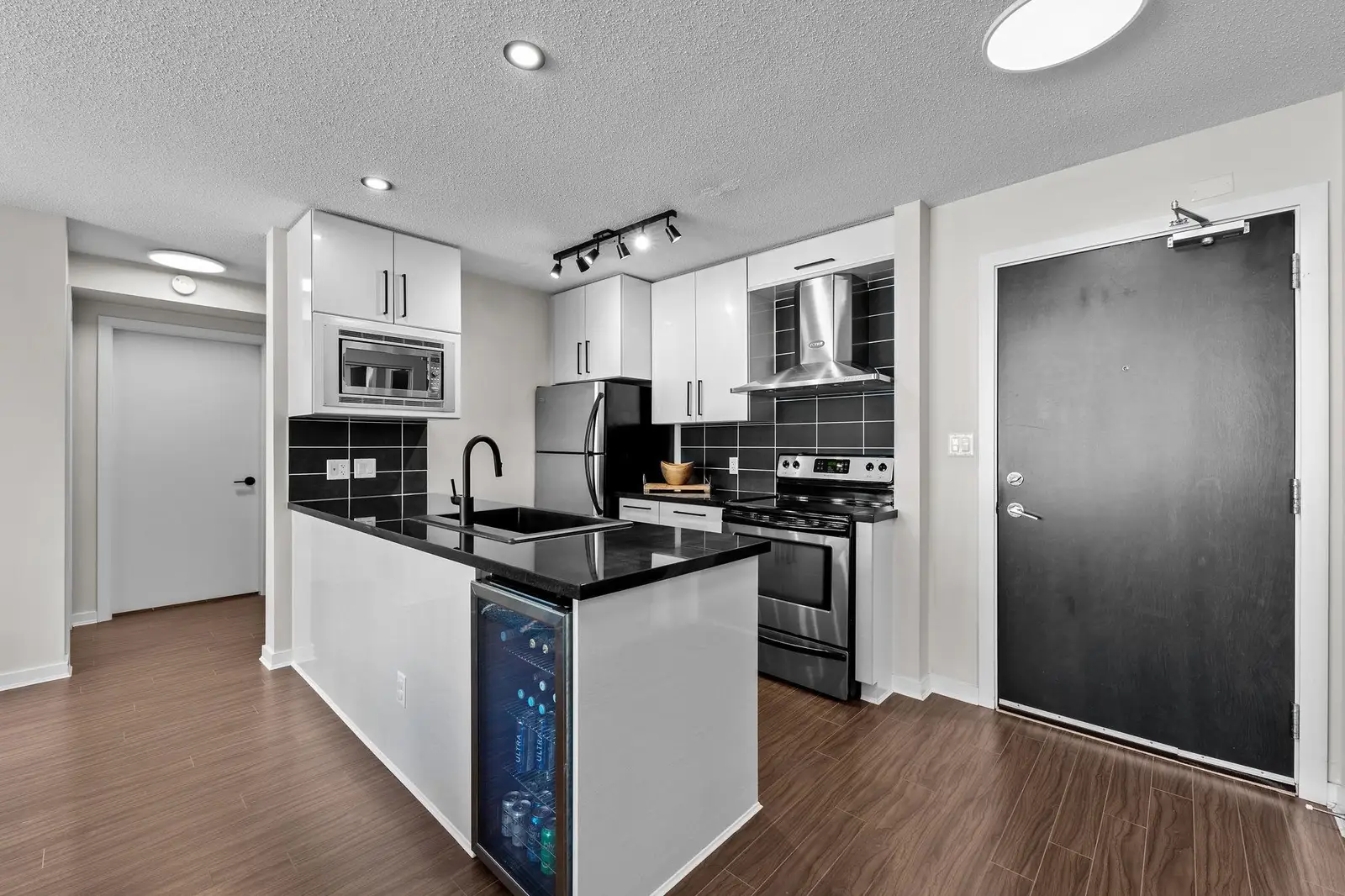 306 633 ABBOTT STREET, Vancouver BC V6B 0J3
