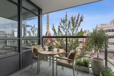 569 2080 WEST BROADWAY STREET, Vancouver BC V6J 0C7