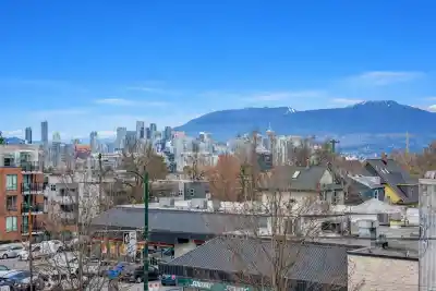 319 630 E BROADWAY, Vancouver BC V5T 0J1