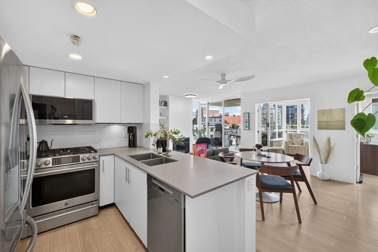502 120 MILROSS AVENUE, Vancouver BC V6A 4K7