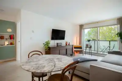 405 1864 FRANCES STREET, Vancouver BC V5L 1Z7