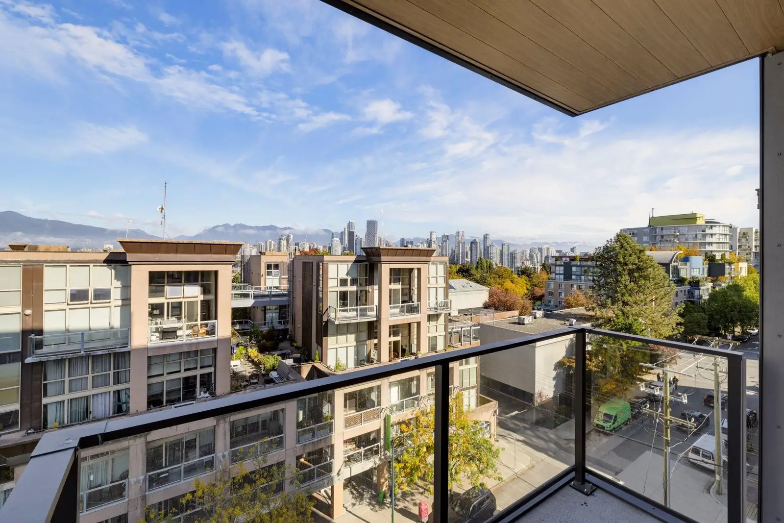 702 1530 W 6TH AVENUE, Vancouver BC V6J 0J9