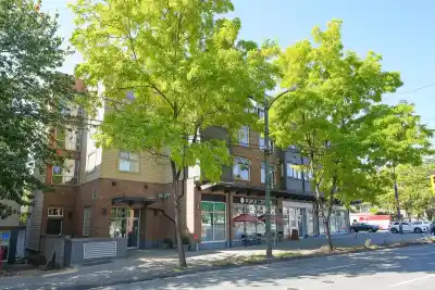 403 2408 E BROADWAY, Vancouver BC V5M 4T9