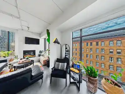 501 28 POWELL STREET, Vancouver BC V6A 1E7