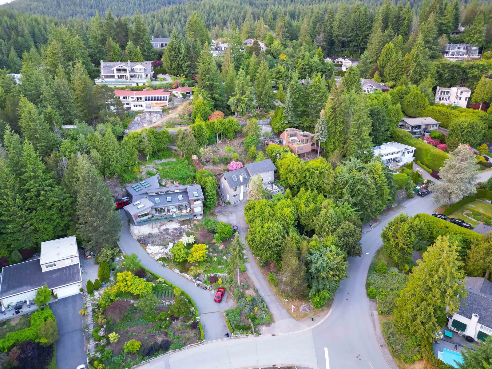 4605 WOODGREEN DRIVE, West Vancouver BC V7S 2V3