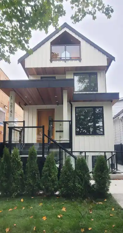 2 2741 GRANT STREET, Vancouver BC V5K 3H1