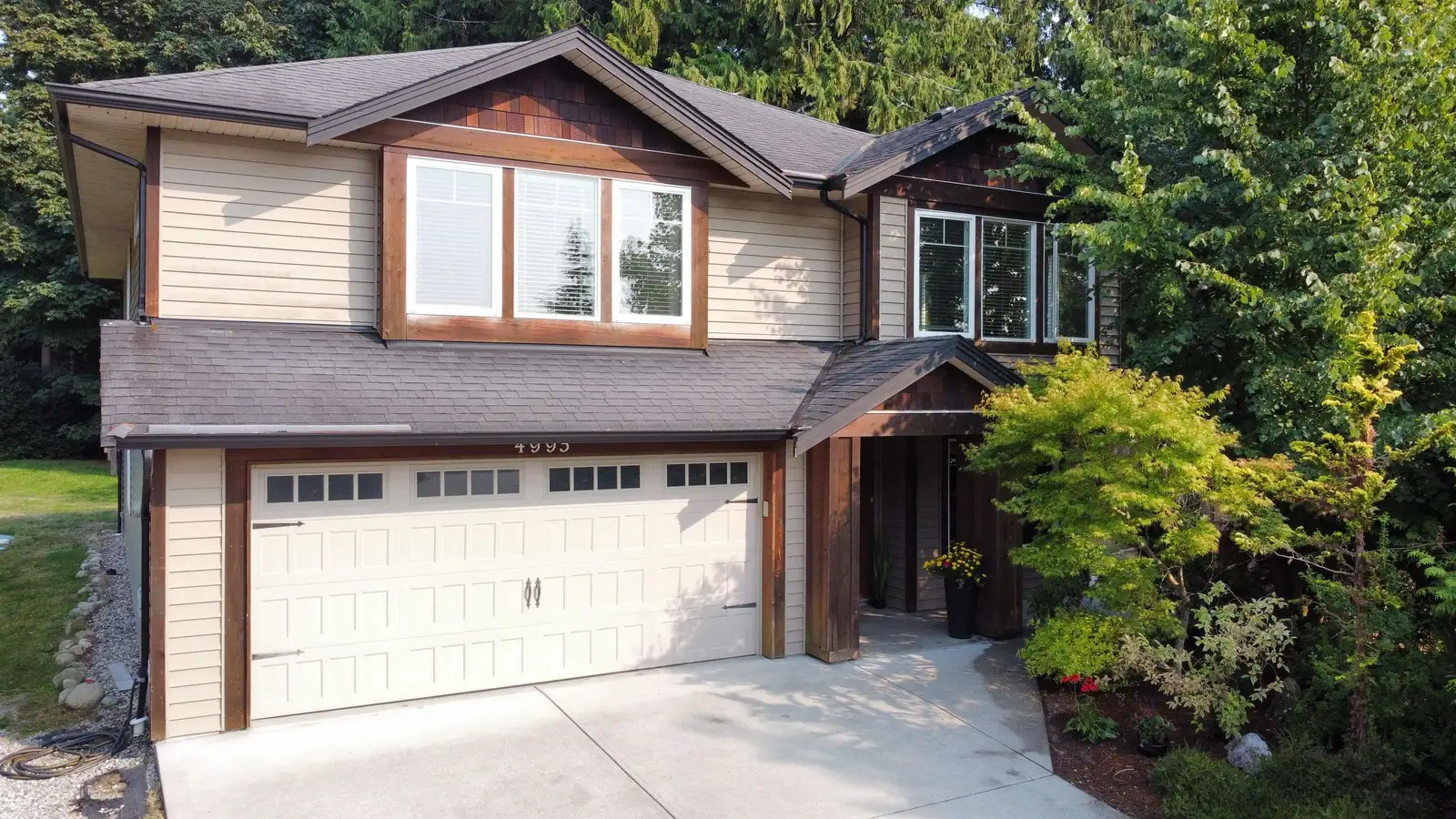 4995 BAY ROAD, Sechelt BC V7Z 0E9
