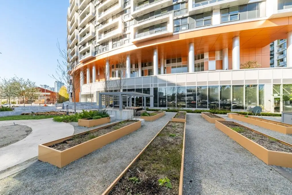 1207 1768 COOK STREET, Vancouver BC V5Y 0N3