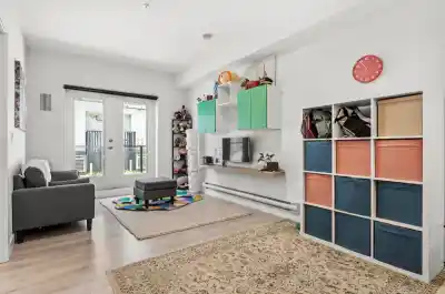 102 2688 DUKE STREET, Vancouver BC V5R 4S9