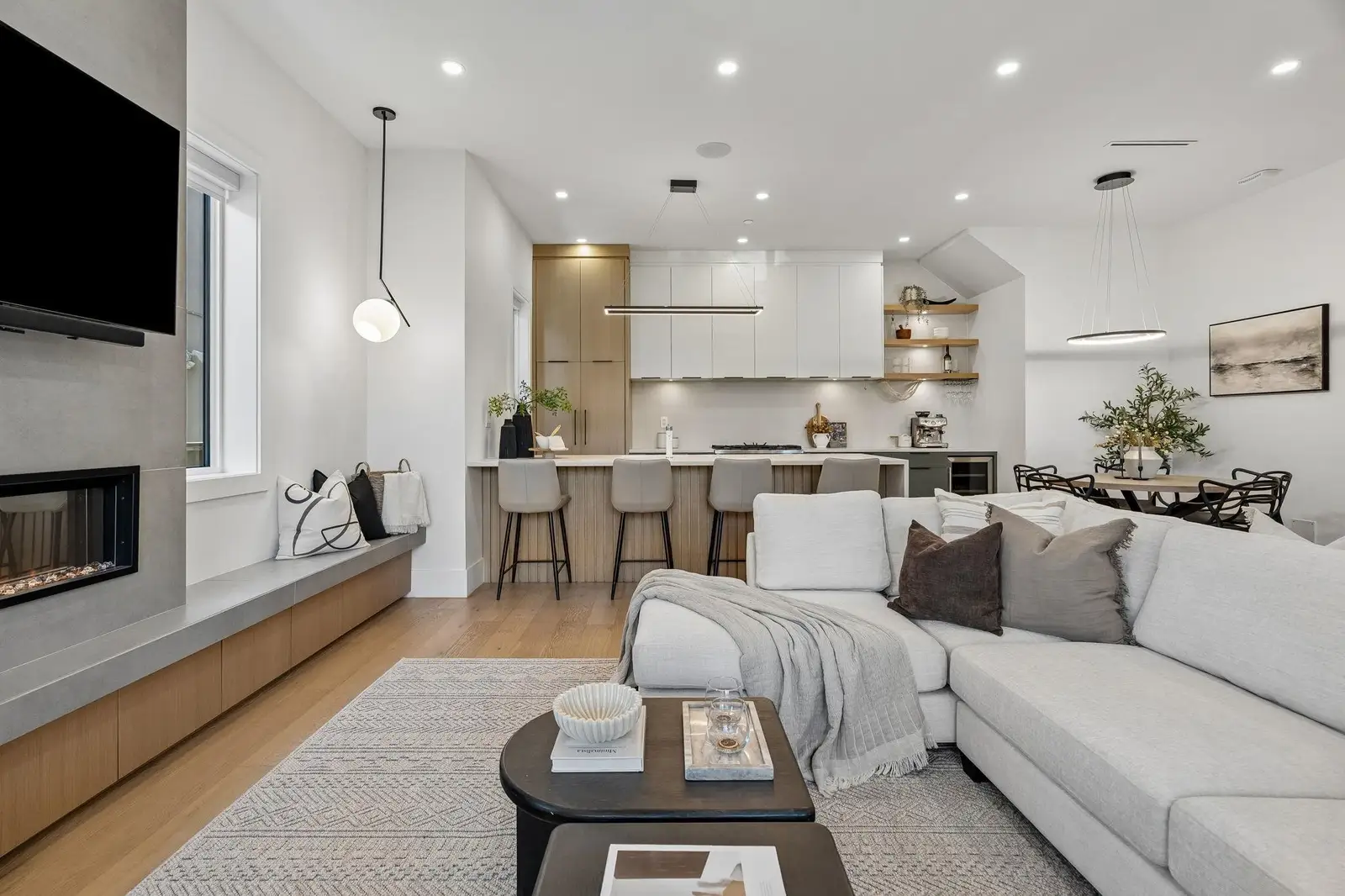 1234 E 19TH AVENUE, Vancouver BC V5V 1L3