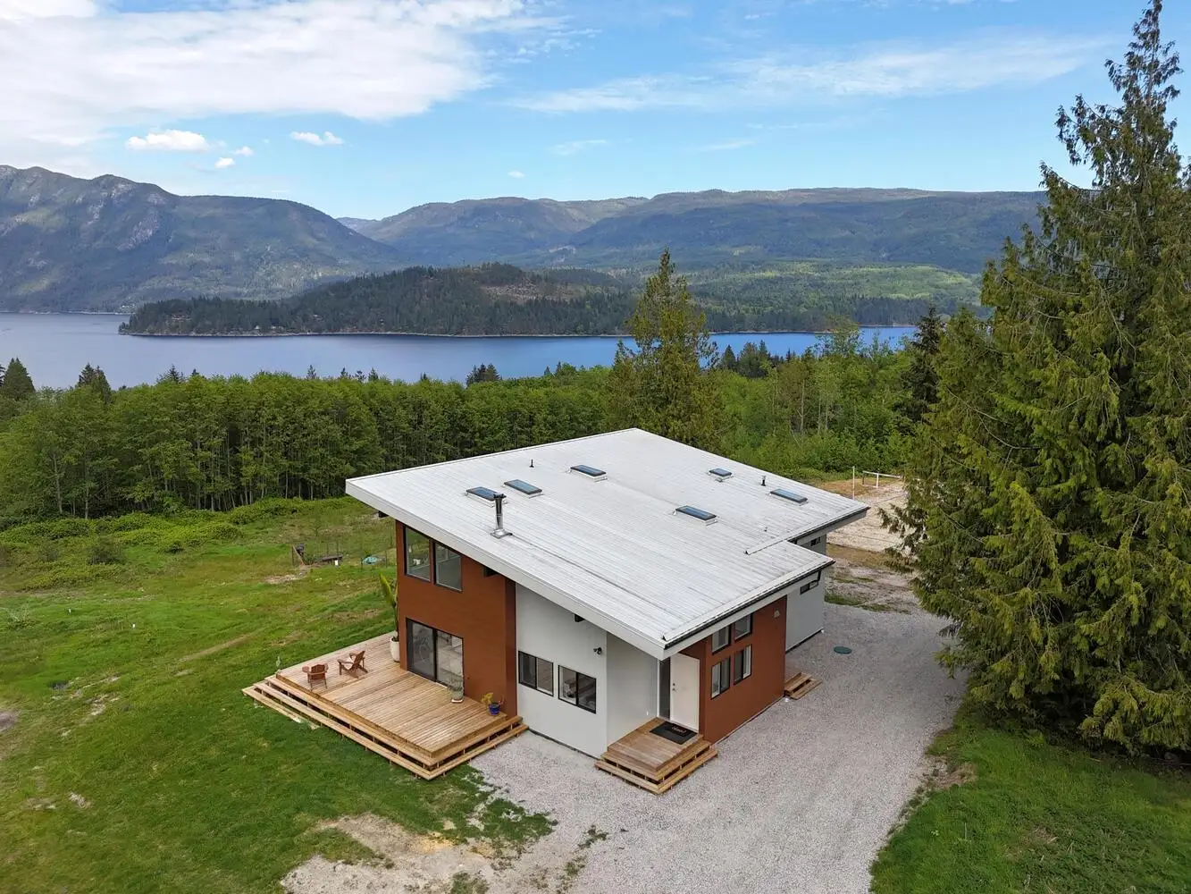 6400 CROWSTON ROAD, Sechelt BC V7Z 0L1