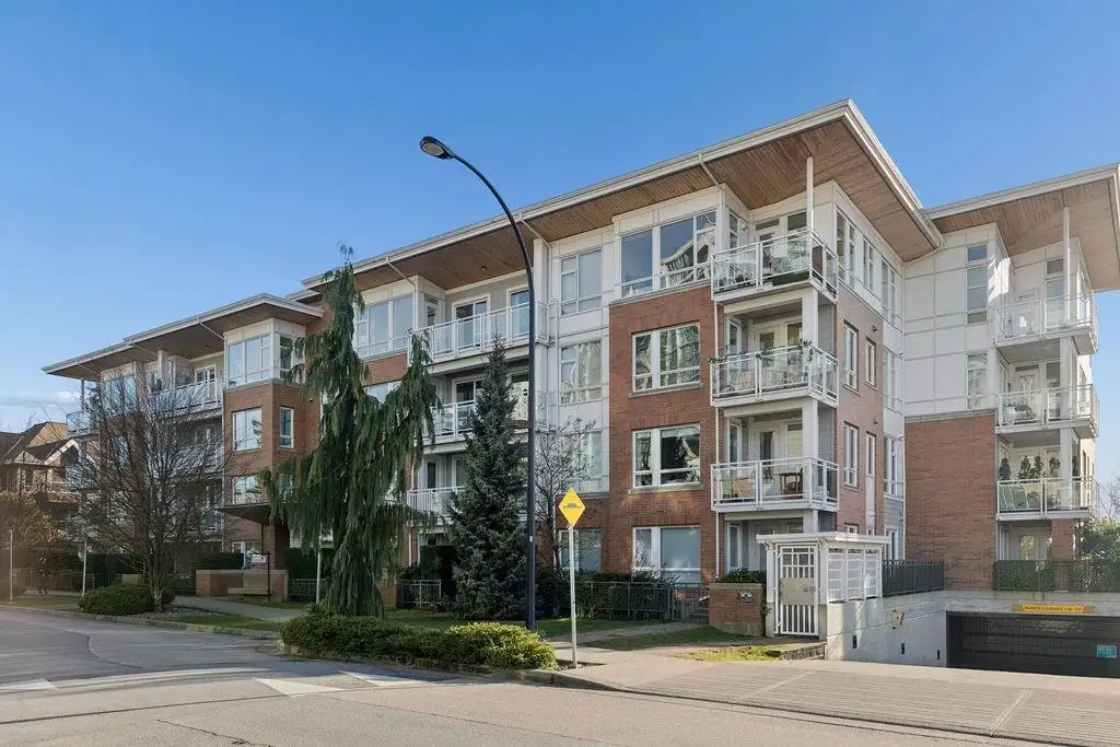 207 217 W 8TH STREET, North Vancouver BC V7M 0C2