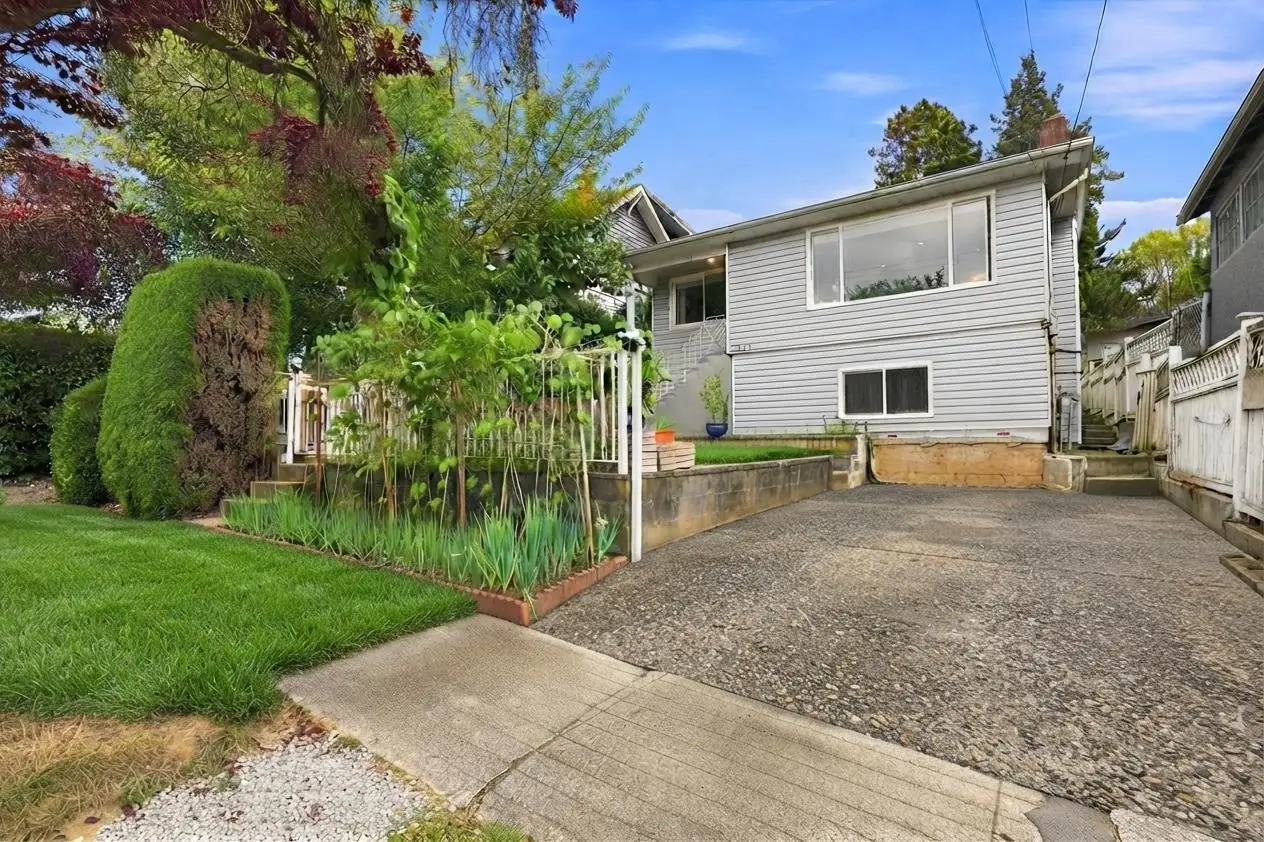 4820 MOSS STREET, Vancouver BC V5R 3T2